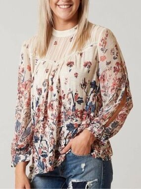 LUCKY BRAND floral blouse with slits in sleeves size M